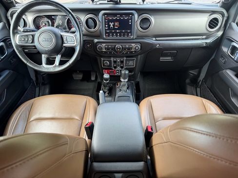 Used 2022 Jeep Gladiator Rubicon w/ Cold Weather Group AWD/4WD image 17