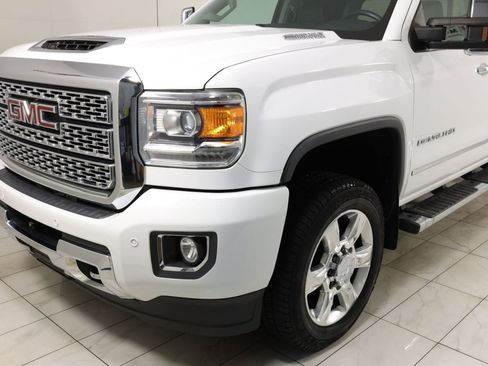 Used 2019 GMC Sierra 2500 Denali w/ Duramax Plus Package AWD/4WD image 45