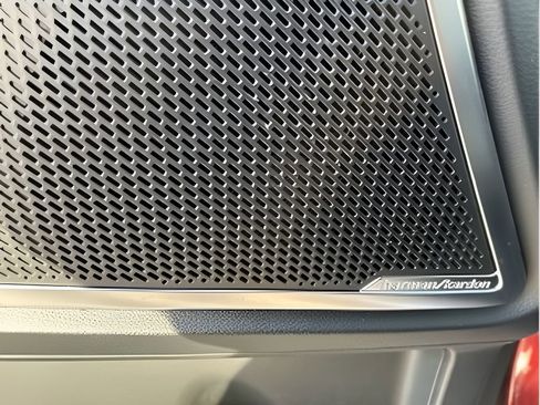 Used 2024 Kia Telluride SX w/ Towing Package image 15