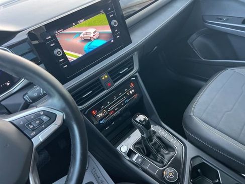 Certified 2025 Volkswagen Taos SE image 22
