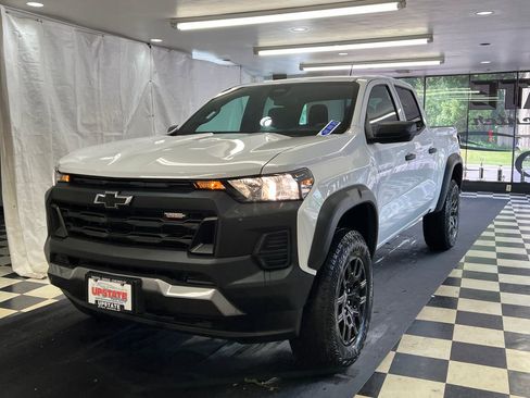 Used 2024 Chevrolet Colorado Trail Boss w/ Advanced Trailering Package AWD/4WD image 3