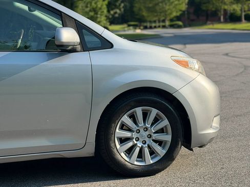 Used 2011 Toyota Sienna Limited w/ Premium Pkg FWD image 7