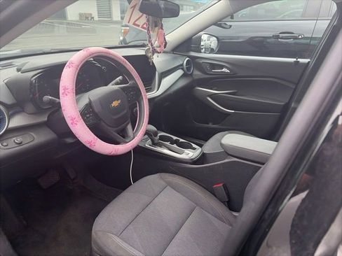 Used 2024 Chevrolet Trax LS FWD image 7