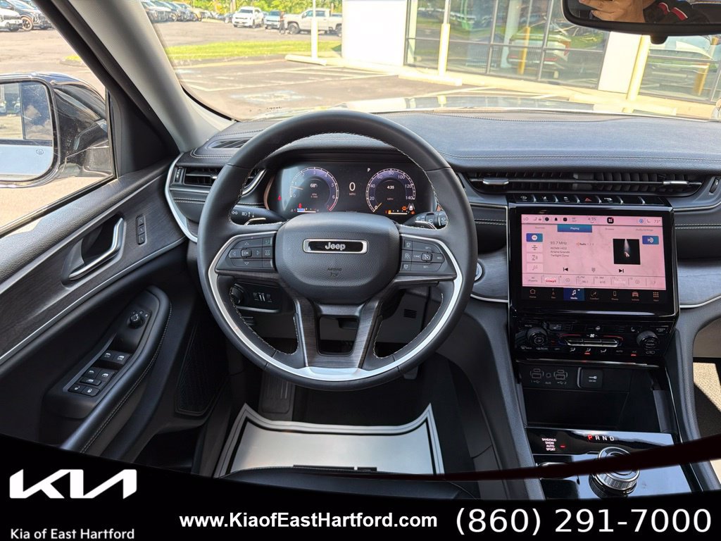 Used 2023 Jeep Grand Cherokee Limited AWD/4WD image 23