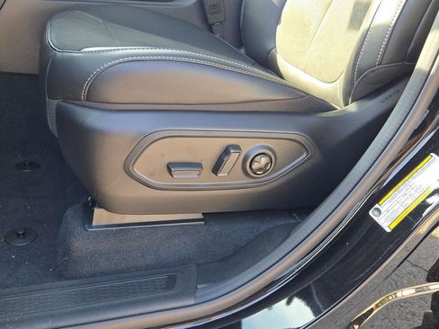 New 2025 Jeep Grand Cherokee Altitude image 25