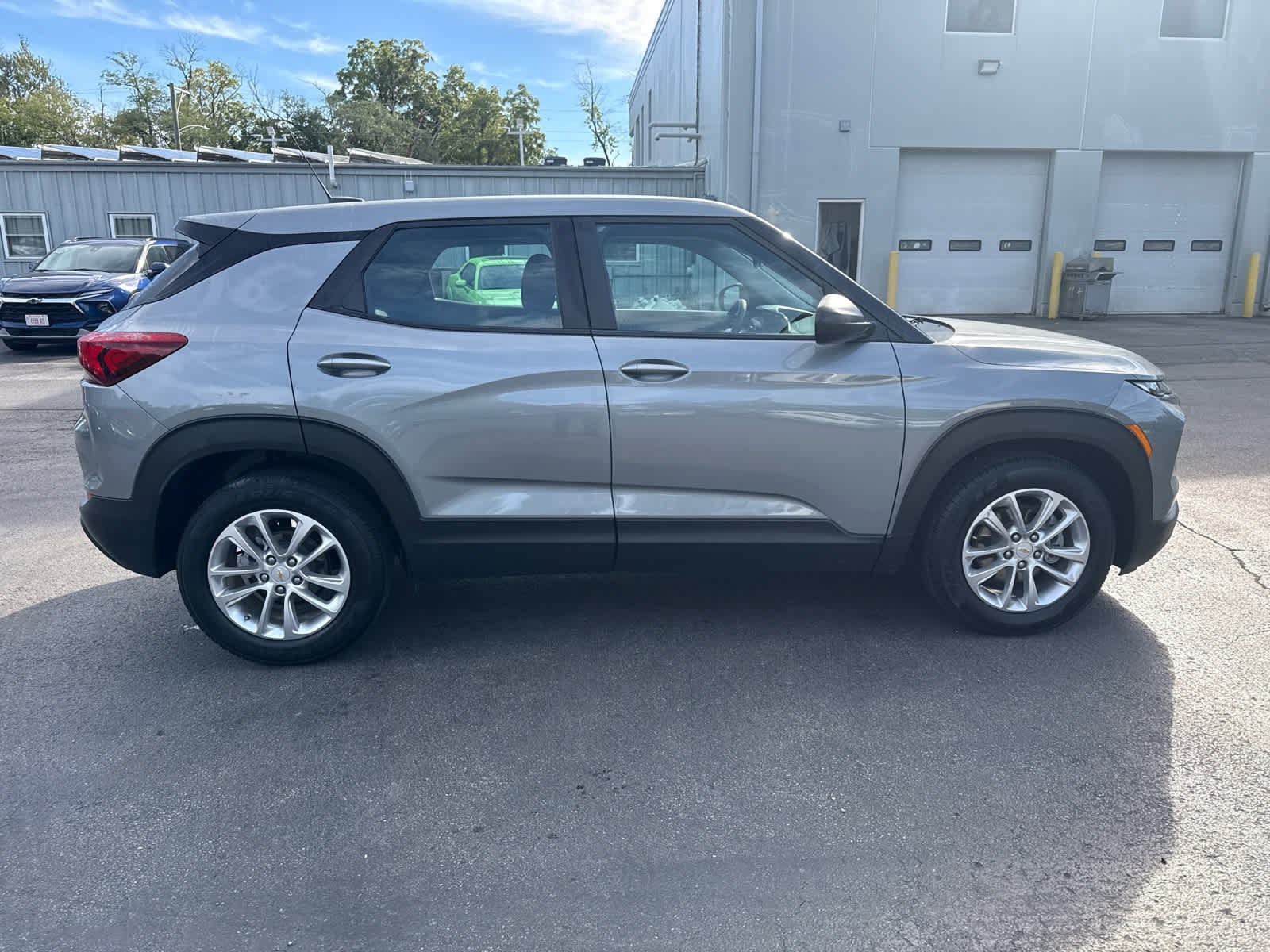 Used 2024 Chevrolet TrailBlazer LS FWD image 2