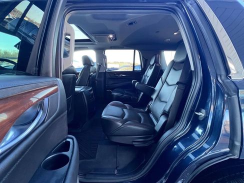 Used 2020 Cadillac Escalade Luxury AWD/4WD image 13