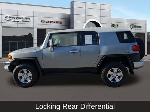 Used 2010 Toyota FJ Cruiser 4WD image 7