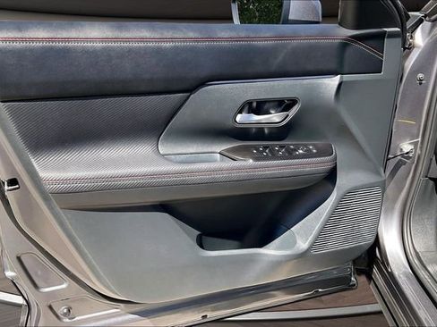 Certified 2025 Nissan Kicks SR FWD image 21