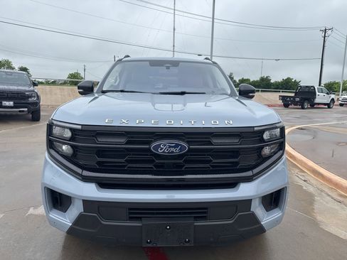 Certified 2025 Ford Expedition Active AWD/4WD image 8