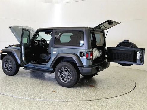 Used 2025 Jeep Wrangler Sport AWD/4WD image 12