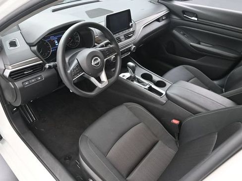 Used 2025 Nissan Altima 2.5 SV FWD image 11