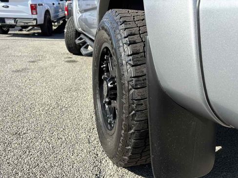 Used 2015 Toyota Tacoma PreRunner w/ TRD Sport Package RWD image 4