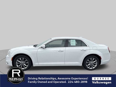 Used 2018 Chrysler 300 Touring AWD/4WD image 5