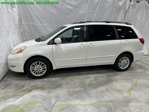 Used 2009 Toyota Sienna XLE image 13