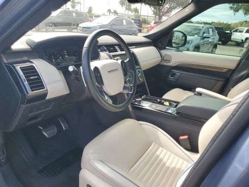 Used 2020 Land Rover Discovery HSE image 14