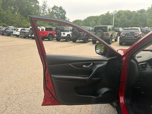 Used 2017 Nissan Rogue S AWD/4WD image 21