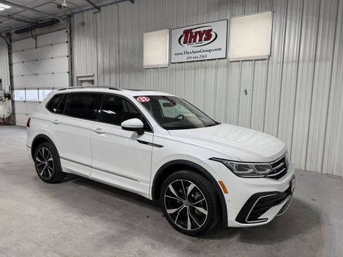 Used 2022 Volkswagen Tiguan SEL R-Line image 3