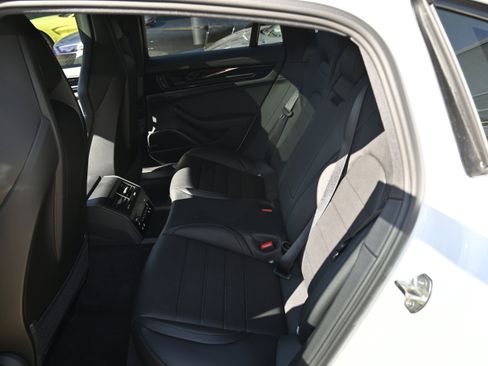Used 2024 Porsche Panamera 4 image 32