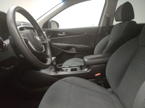Used 2019 Kia Sorento LX image 17