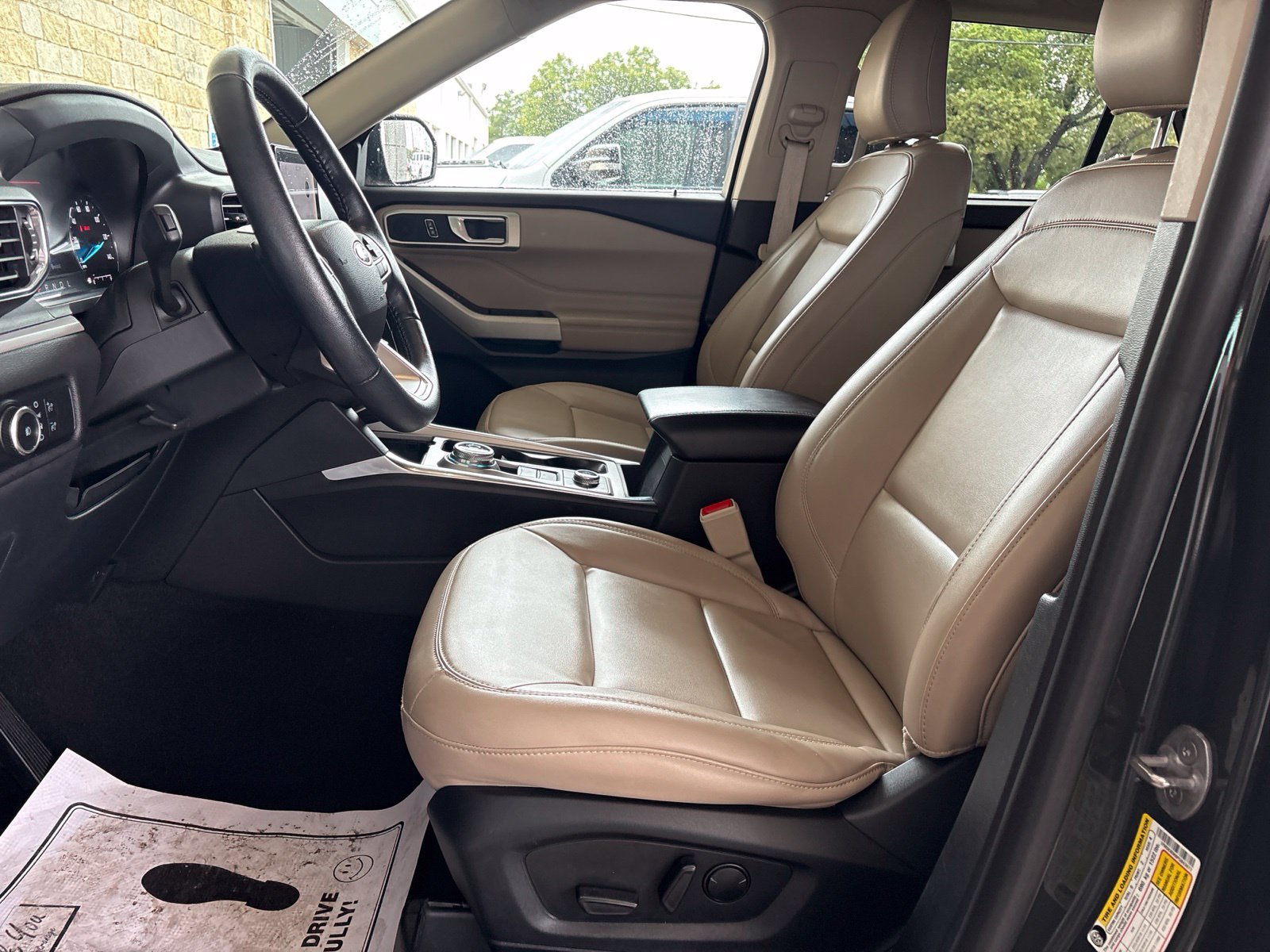 Used 2023 Ford Explorer XLT w/ Equipment Group 202A AWD/4WD image 13