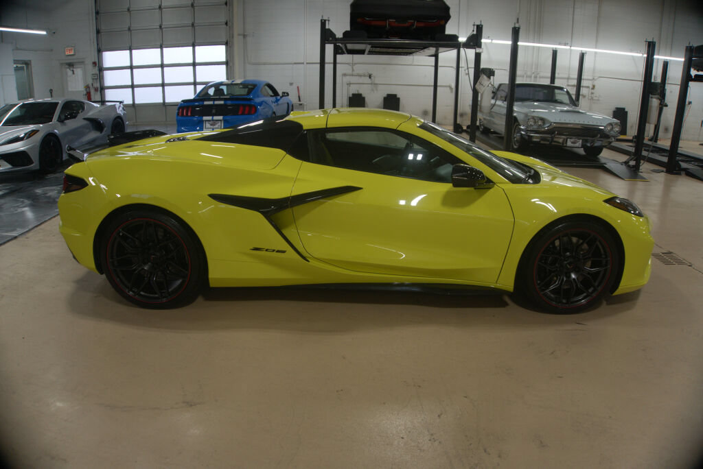 Used 2024 Chevrolet Corvette Z06 RWD image 6
