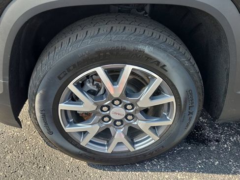 Used 2023 GMC Acadia SLT w/ LPO, Floor Liner Package AWD/4WD image 17