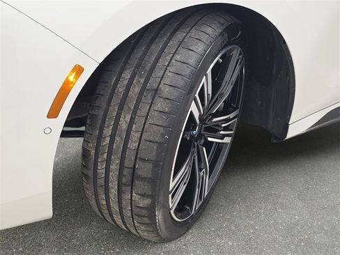 Used 2023 BMW i7 xDrive60 w/ Parking Assistance Package image 32