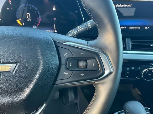 Used 2025 Chevrolet Trax LT w/ LT Convenience Package image 16