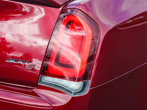 Used 2022 Chrysler 300 S w/ Comfort Group image 8