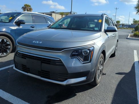 Certified 2023 Kia Niro EX image 4