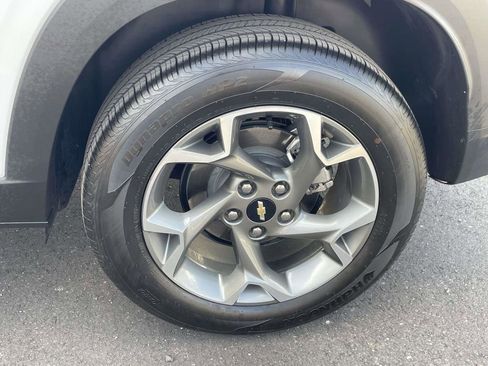 Used 2025 Chevrolet Trax LT image 28