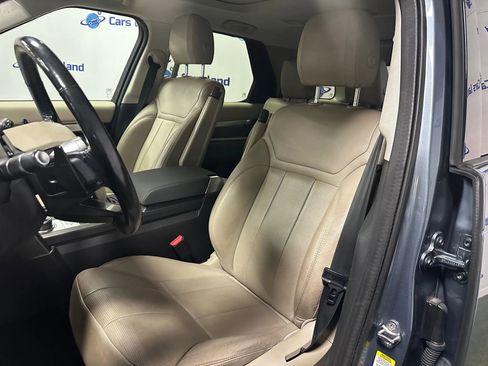 Used 2020 Land Rover Discovery Landmark image 11