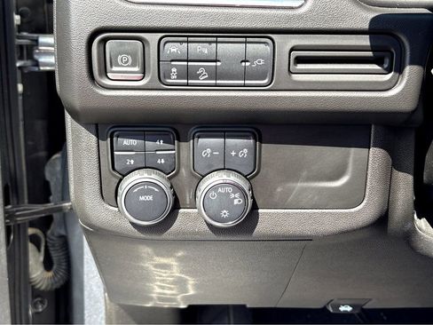 Used 2022 Chevrolet Suburban Premier AWD/4WD image 12