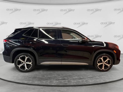 Certified 2025 Volkswagen Tiguan SE w/ Panoramic Sunroof Package AWD/4WD image 8