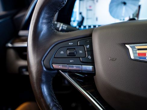 Used 2022 Cadillac Escalade Premium Luxury image 36