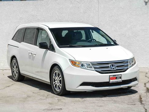 Used 2013 Honda Odyssey EX image 3