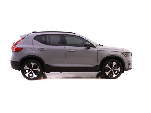 Certified 2024 Volvo XC40 B5 Plus image 3