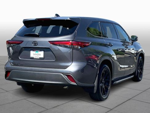 Used 2022 Toyota Highlander L image 13