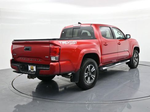 Used 2017 Toyota Tacoma TRD Sport image 6