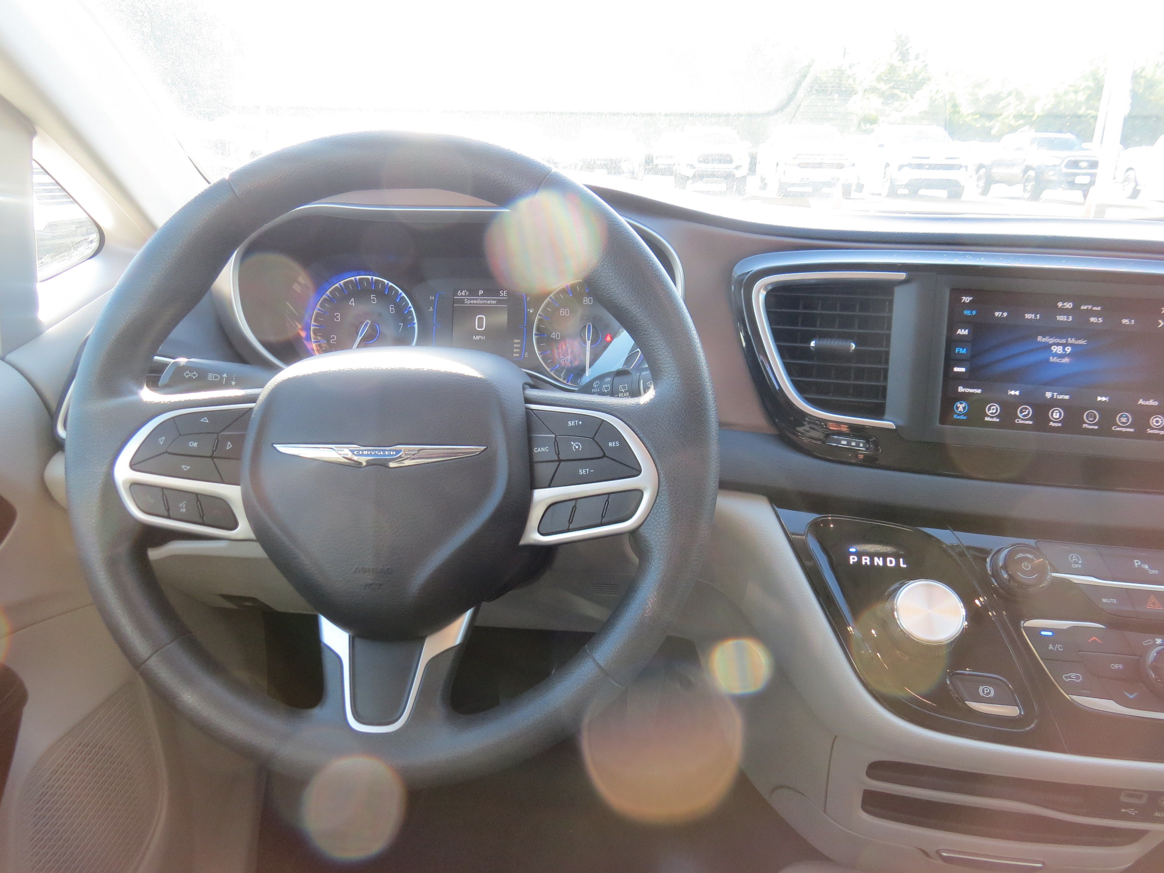 Used 2018 Chrysler Pacifica Touring Plus FWD image 18
