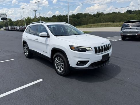 Used 2019 Jeep Cherokee Latitude Plus w/ Comfort/Convenience Group AWD/4WD image 8