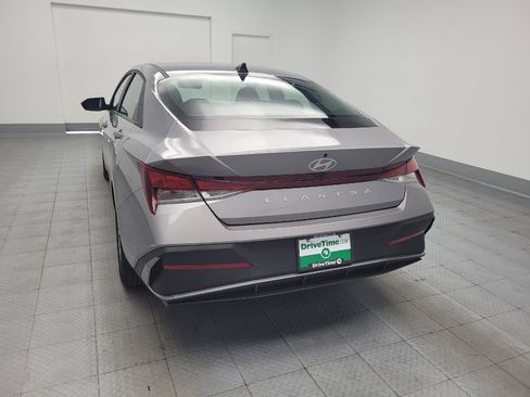Used 2025 Hyundai Elantra SE FWD image 6
