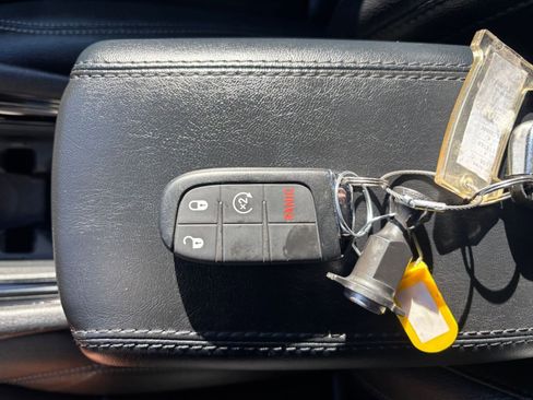 Used 2025 Jeep Compass Limited image 25