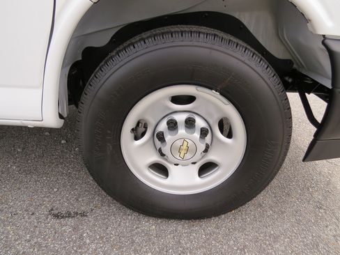 Used 2025 Chevrolet Express 2500 w/ Driver Convenience Package RWD image 17
