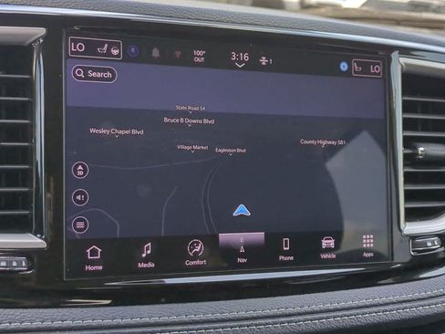 Used 2024 Chrysler Pacifica Limited FWD image 20