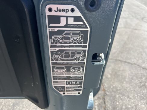 Used 2025 Jeep Wrangler Willys image 33