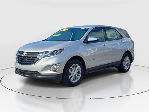 Used 2019 Chevrolet Equinox LS FWD image 2