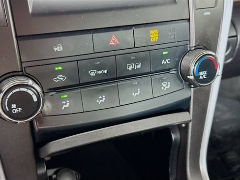 Used 2015 Toyota Camry LE FWD image 15
