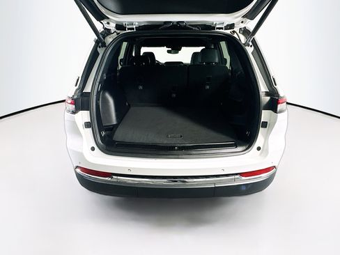 Used 2024 Jeep Grand Cherokee Limited image 30